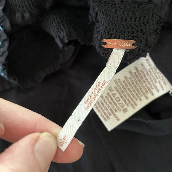 FREE PEOPLE Black Embroidered Off Shoulder PEASANT TOP L Smocked Boho Festival - Picture 16 of 16